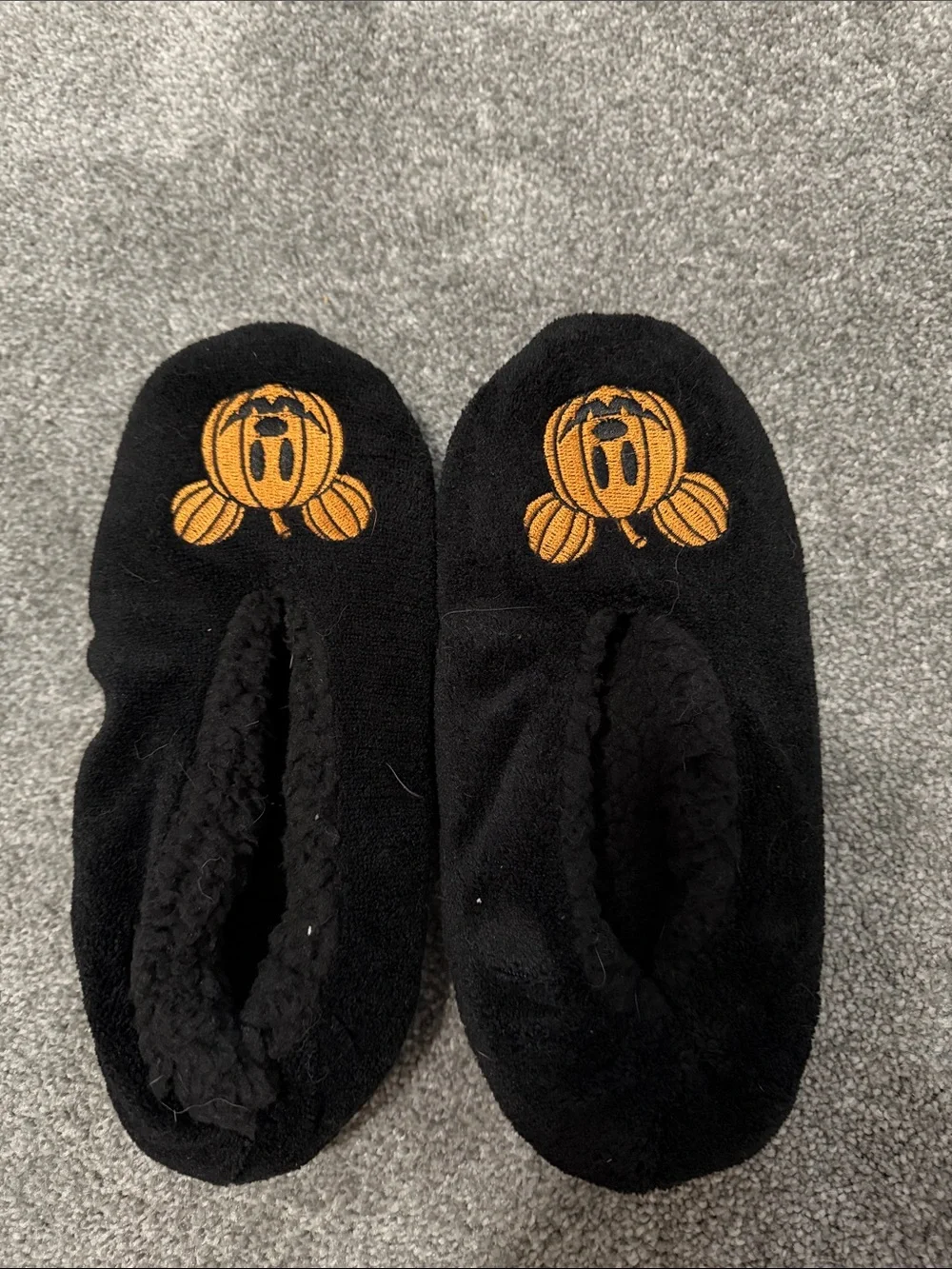 Black Men's Slipper Socks with Orange Pumpkin Accent